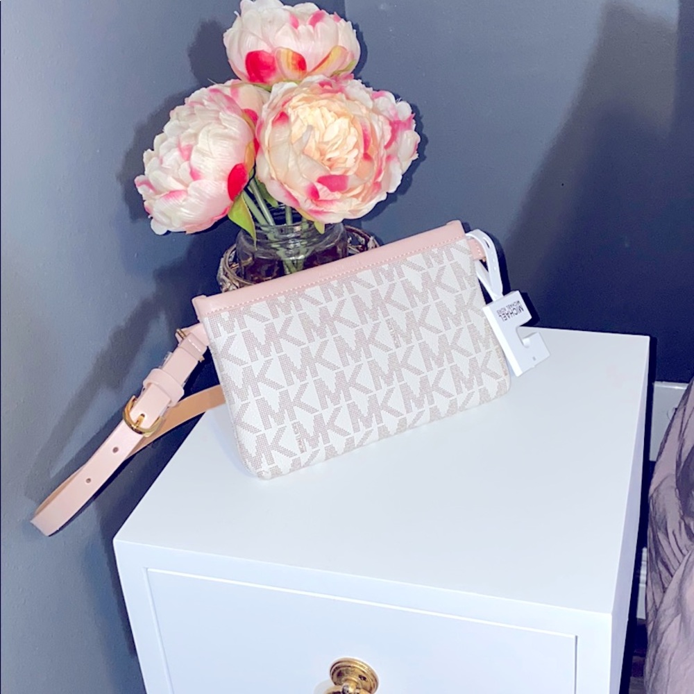 New Michael Kors small pouchette